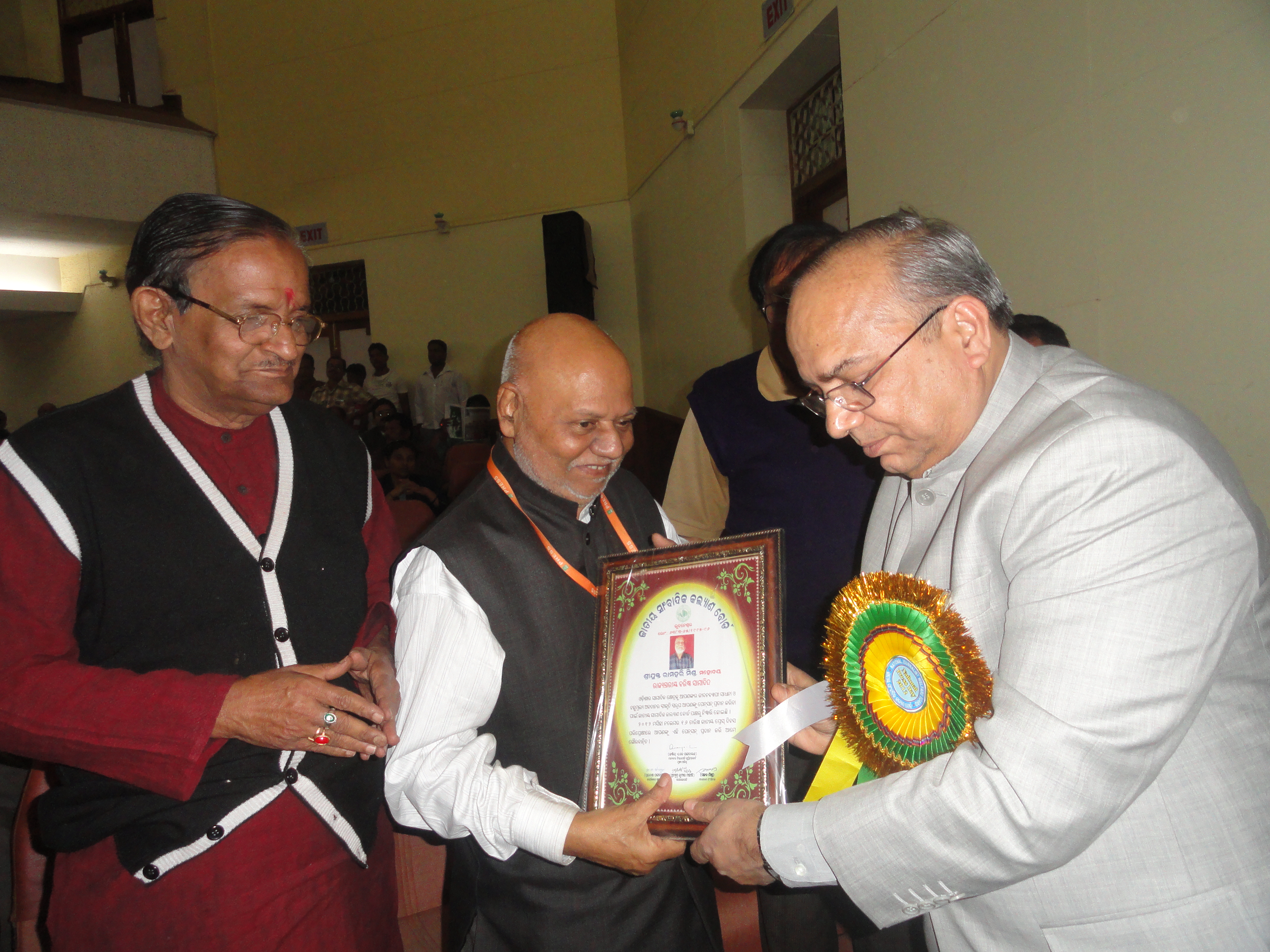 Ramahari Sir recieving award