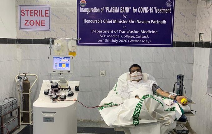 Dharmendra Pradhan donates Plasma at SCB