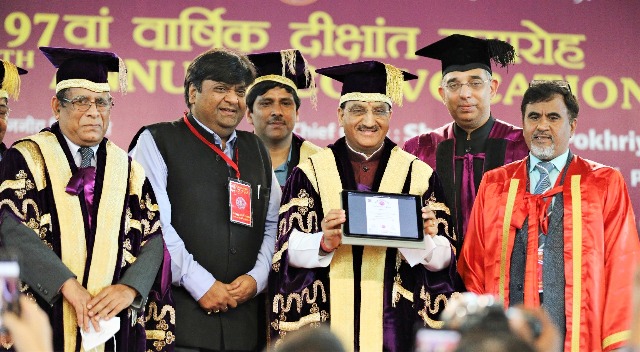 Delhi University awards 'digital degrees'
