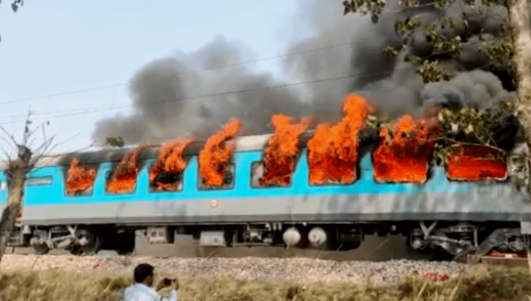 Fire at Delhi-Dehradun Shatabdi Express