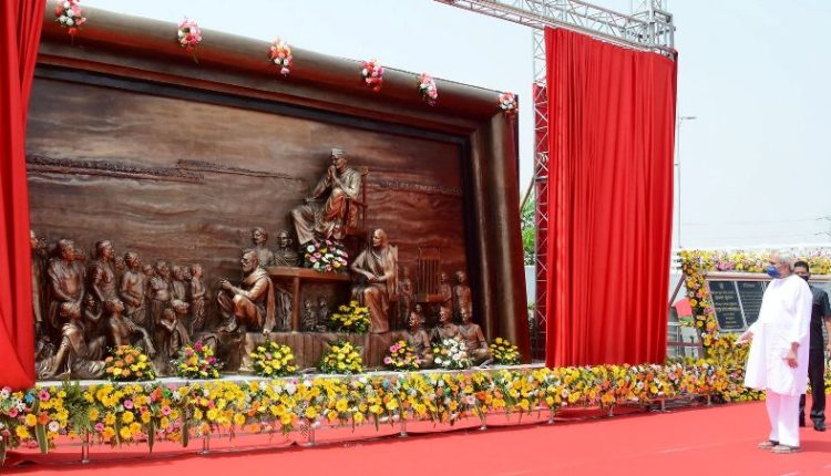 Odisha Chief Minister Naveen Patnaik unveils bronze sculpture of Mahatma Gandhi at Belleview square to commemorate 100th year of the Father of the Nation's visit to Cuttack.