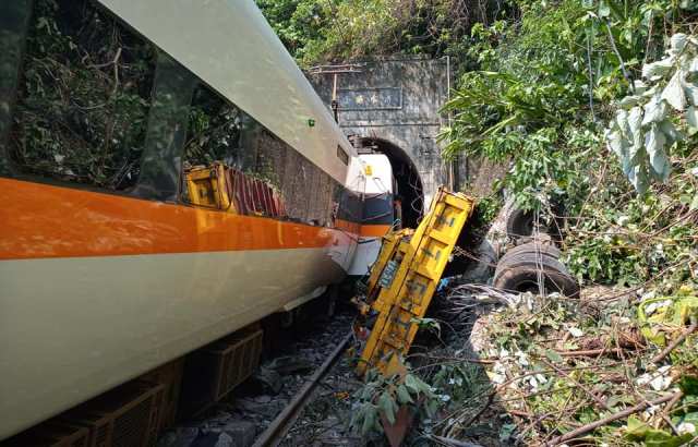 Taiwan train derailment