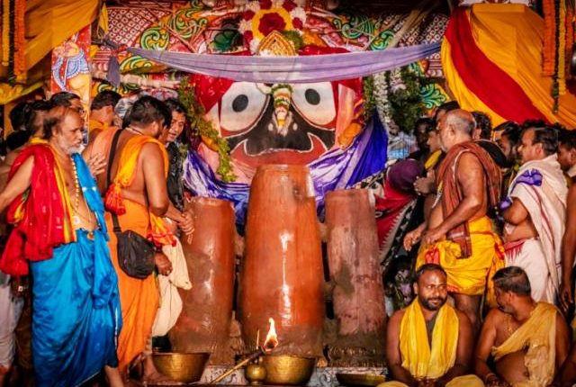Ratha Jatra 2021: Adhara Pana offered to Lord Jagannath & siblings in Puri