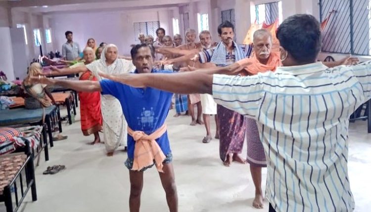 Inmates of all Shelter for Urban Homeless (SUH) in Bhubaneswar are performing morning yoga session