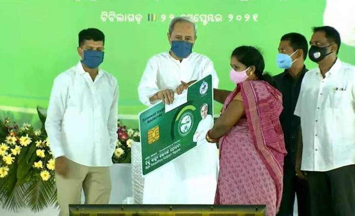 Odisha CM distributes BSKY Smart Health Cards in Balangir
