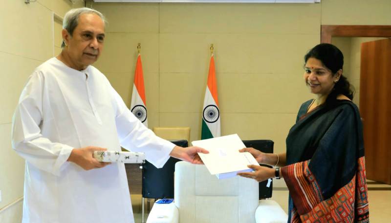Kanimozhi meets Naveen; discusses issues faced by NEET Aspirants