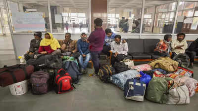 Thousands of migrant workers in Kashmir moved to secure locations, hundreds flee.