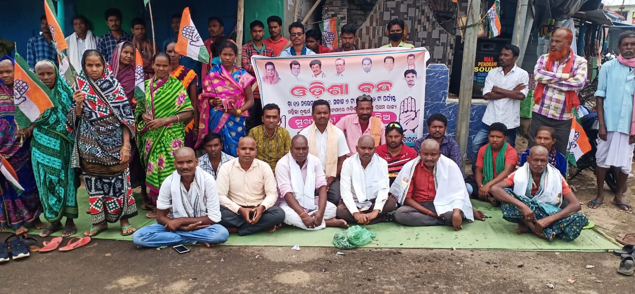 Chandahandi Congress holds 'Mundan Protest'