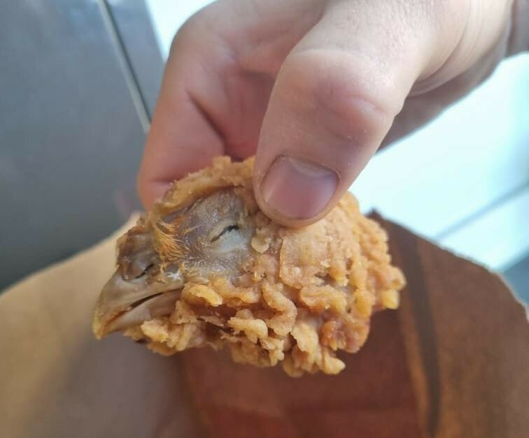 UK woman finds chicken head in KFC