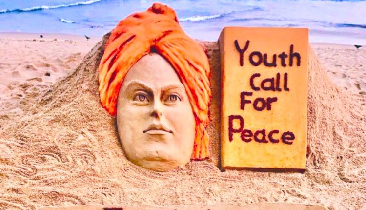 Sudarsan Pattnaik creates sand art on National Youth Day at Puri beach remembering the great philosopher & spiritual leader Swami Vivekananda on his birth anniversary