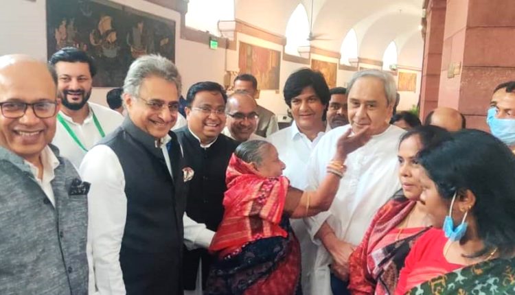 Odisha CM meets BJD MPs in Parliament