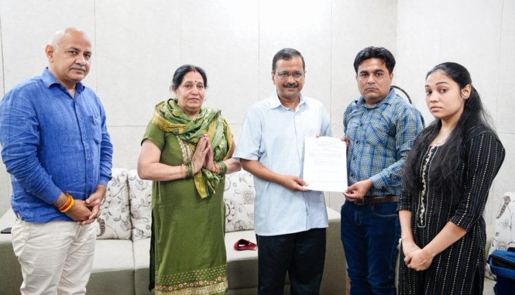 kejriwal gives appointment letter