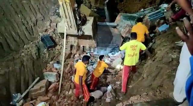 Cuttack Chhatrabazar Bridge caves in; Several Injured