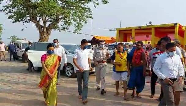 5T Secy VK Pandian visits Tara Tarini Temple on last Tuesday of Chaitra Yatra