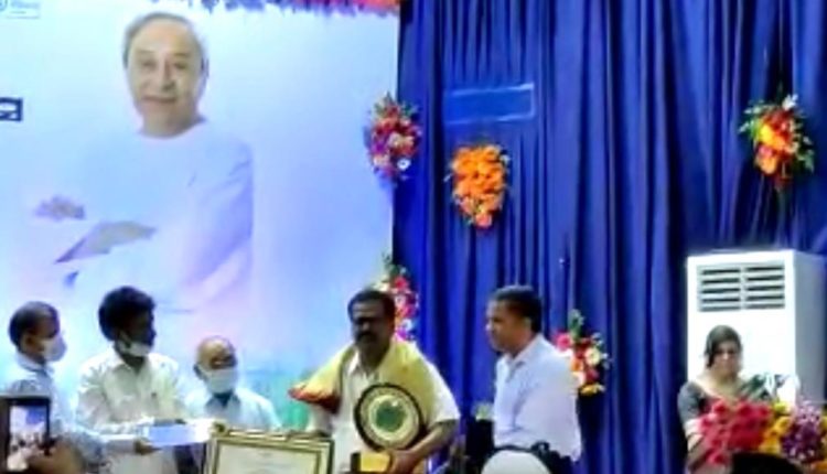 Prasanta Pattojoshi receives ‘Biju Sharmika Bandhu Samman 2022’