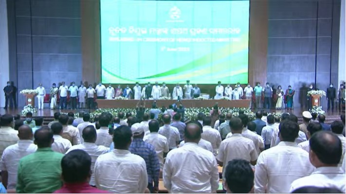Team Naveen: 13 Cabinet Ministers, 8 MoS take Oath