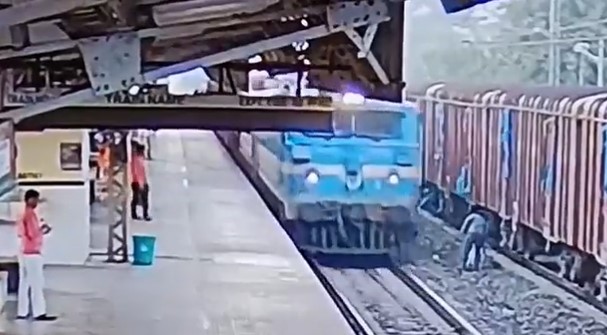 WATCH: Railway Staff’s daring act saves a life in West Bengal