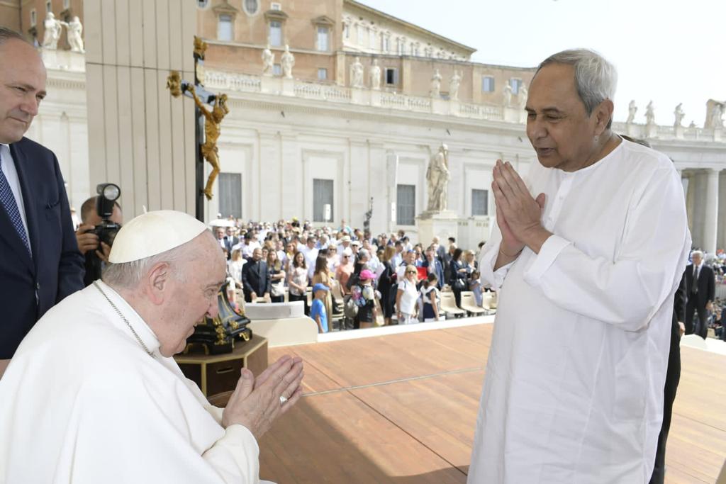 Naveen meets Pope in Vatican