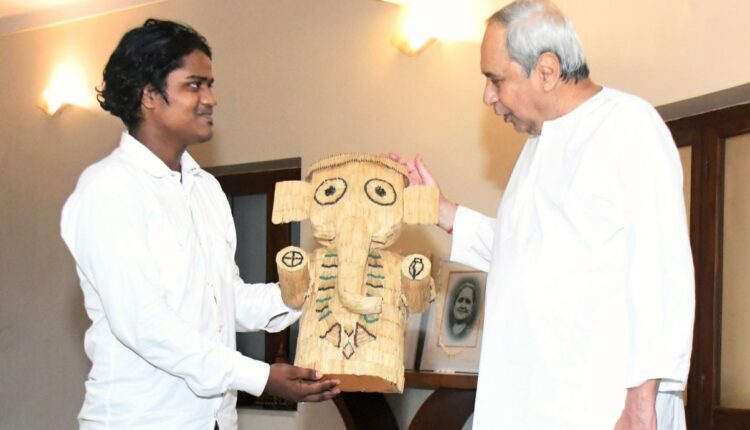 Ganesh Idol made of 5621 Matchsticks presented to Odisha CM Naveen Patnaik