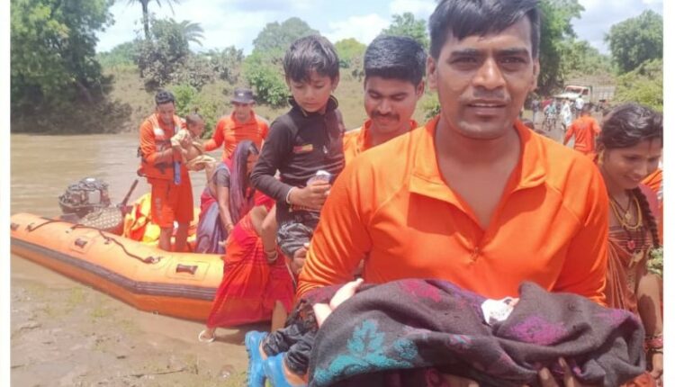 Flood in Madhya Pradesh due to heavy rainfall; 5 killed in last 24 hours. NDRF Team rescued marooned persons to safer places.