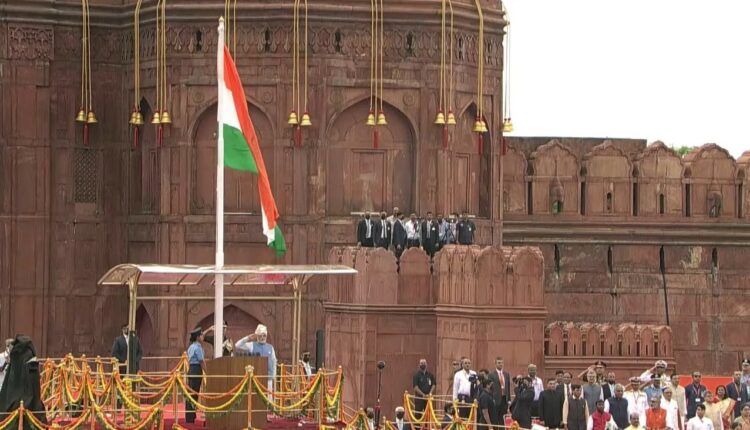 PM Modi unfurls tricolour at Red Fort on 76th Independence Day; gives a call for "Jai Anusandhan" to promote innovation in India