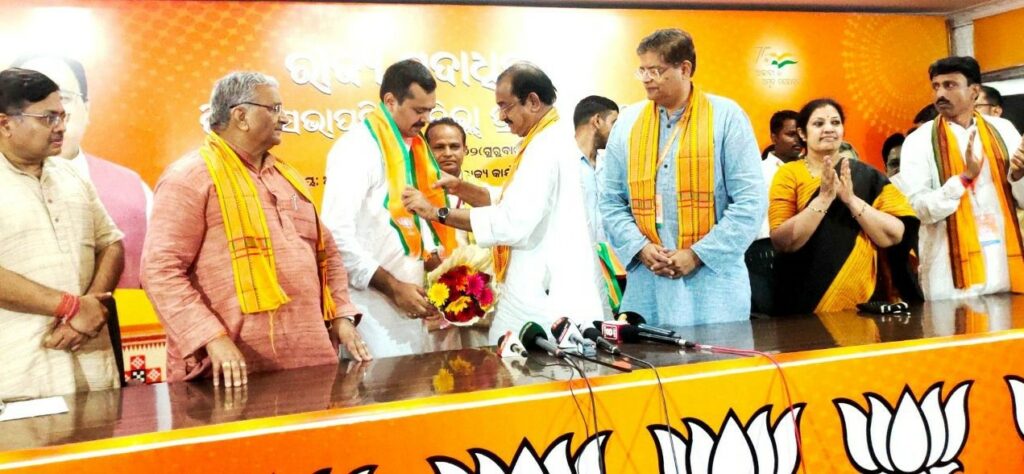 Former Odisha Khadi & Industries Board President Tejeswar Parida joins BJP