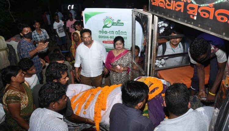 “Dignified cremation of an elderly woman” By Odisha-Mo Parivar