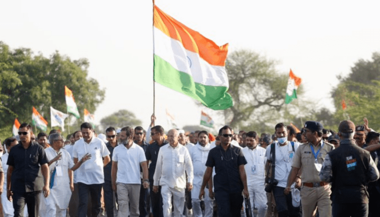 Bharat Jodo Yatra: Congress leader Rahul Gandhi resumed his foot march towards Maharashtra on Tuesday morning.