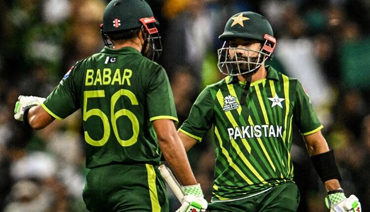 Pakistan storm into the FINAL of T20 World Cup