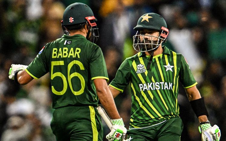 Pakistan storm into the FINAL of T20 World Cup
