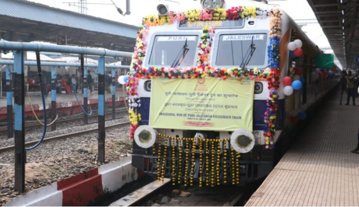 Ashwini Vaishnaw flagged off Puri-Jaleswar MEMU passenger train
