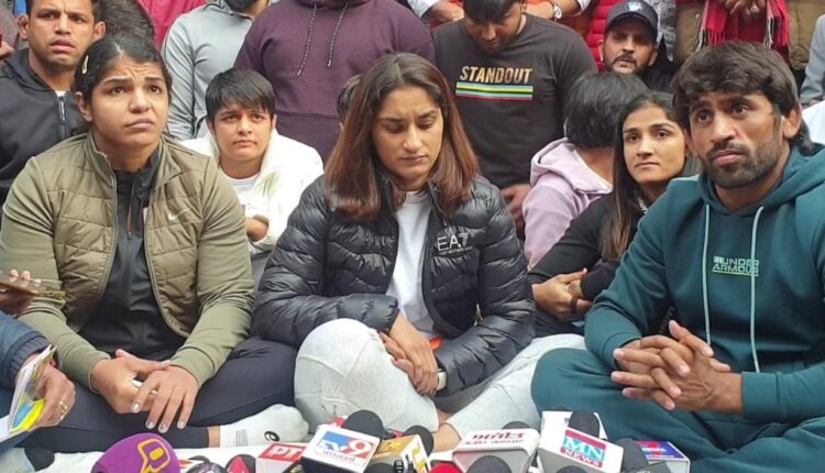 Wrestlers Vinesh Phogat, Sakshee Malikkh, Bajrang Punia & other wrestlers sit on a silent protest at Jantar Mantar for the second day against WFI.