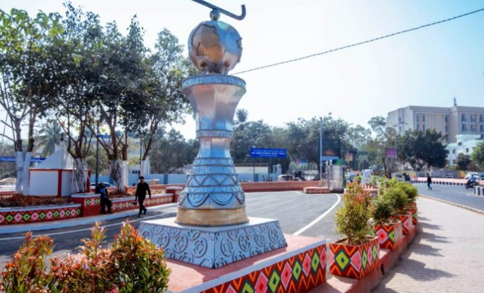 Art installations at key places in Bhubaneswar depicting the spirit of hockey to cheer Hockey India.