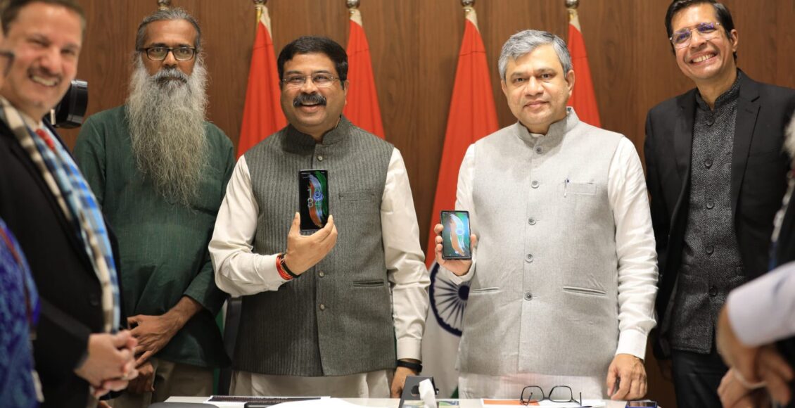 Union Ministers Dharmendra Pradhan and Ashwini Vaishnaw successfully tests the ‘BharOS’ developed by IIT Madras.