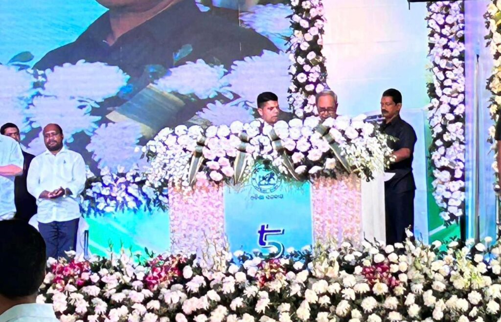 Naveen attends Platinum Jubilee Celebrations of VD College, dedicates slew of Projects in Koraput