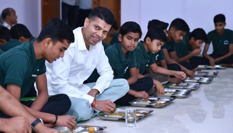 Secretary to CM (5T) VK Pandian visited Nabarangpur district to review developmental initiatives. Also visited Anwesha Hostel located at Tirliambaguda, interacted with the students.