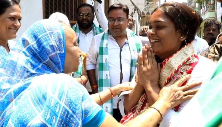 BJD Candidate and daughter of late Naba Kishore Das, Deepali Das won the bypolls in Jharsuguda by a huge margin of 48,619 votes
