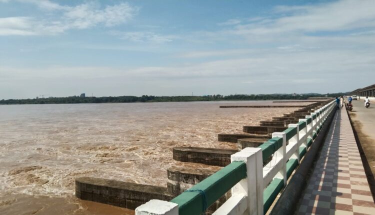 Odisha Rain Updates: 9,18,383 cusecs of flood water in Mahanadi River passing through Mundali as of 5PM today; peak flow to continue for 8 hours.
