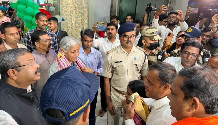 Union ministers Nirmala Sitharaman accorded a warm welcome by BJP Odisha karyakartas on her arrival at the Biju Patnaik Airport in Bhubaneswar, Odisha.