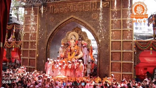 Maharashtra: Lord Ganesh idol from Lalbaugcha Raja in Mumbai being taken for immersion amid a huge gathering of people.