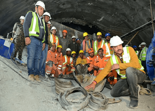 Uttarkashi tunnel rescue: The auger machine was damaged, it has been repaired. Rescue operation is underway to rescue the 41 trapped workers.