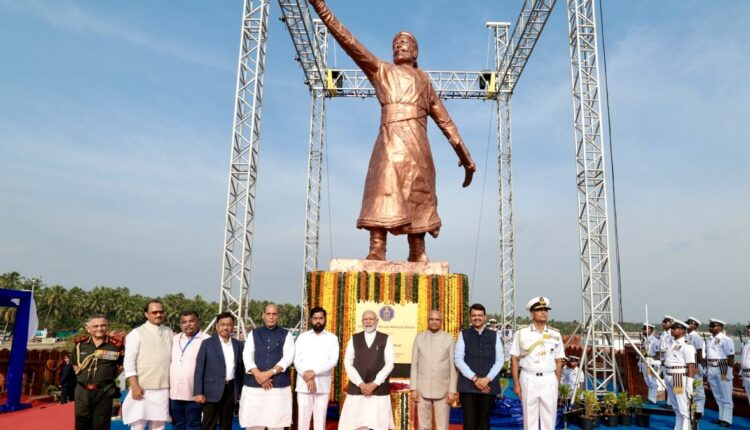 Maharashtra: Prime Minister Narendra Modi unveils the statue of Chhatrapati Shivaji Maharaj at Rajkot Fort in Sindhudurg district on Navy Day.