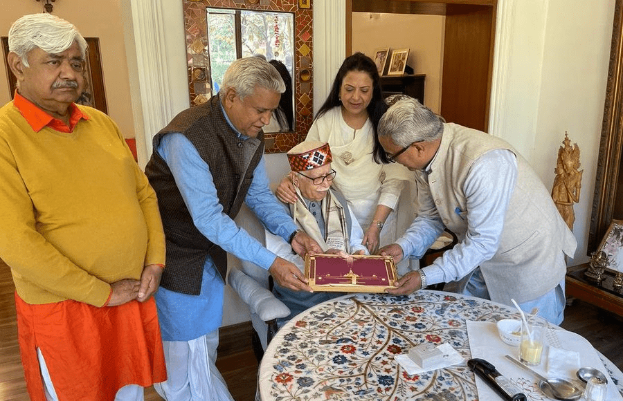VHP President Alok Kumar and other members invited former Deputy PM LK Advani to attend the consecration of the Ram Temple in Ayodhya.