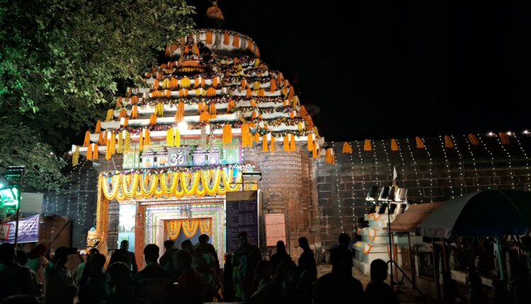 Devotees throng temples on Maha Shivratri; Mahadeepa to be placed atop Lingaraj Temple in Bhubaneswar at 10 pm.