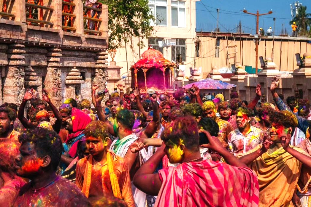 Holi festivity grips Odisha as people across the State celebrate Holi today with enthusiasm and gaiety.