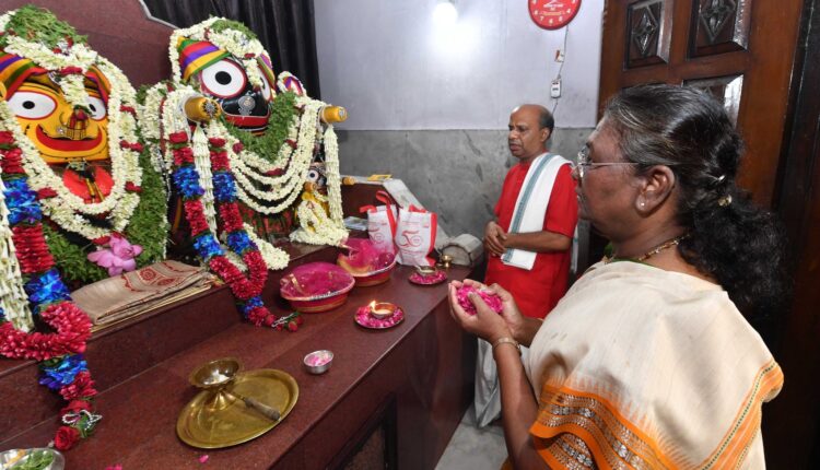 President Droupadi Murmu visited the Jagannath Temple in Delhi and offered prayers today on her Birth Day.