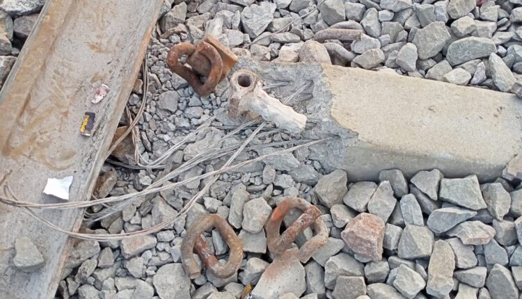 Sabarmati Express (Varanasi to Ahmedabad) derailed near Kanpur at 02:35 AM, after the engine hit a sharp object on the track. No injuries reported.