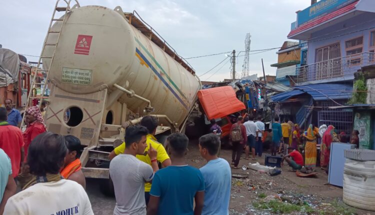 5 killed, 20 injured in Road Mishap in Ganjam