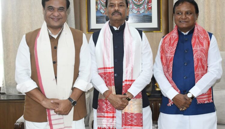 Assam Chief Minister Himanta Biswa Sarma, who came to Odisha on a one-day visit, met Odisha Governor Raghubar Das today.