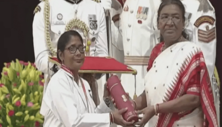 President Droupadi Murmu on Wednesday conferred ‘National Florence Nightingale Nurses Award’ 2024 to Nursing Officer, Malkangiri District Headquarters Hospital, Sanjukta Sethi.